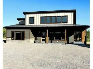 Secluded Winiarski Cabin on Vineyard with Hot Tub