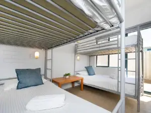 Windsurfer Beach Chalet 5