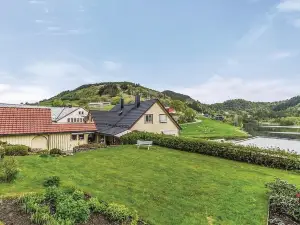 5 Bedroom Lovely Home in Seim