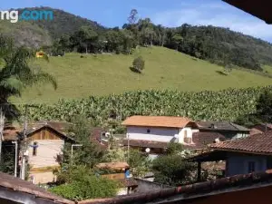 Casa na Vila de Lumiar Perto poço de Rio wi-fi Próximo ao Centro