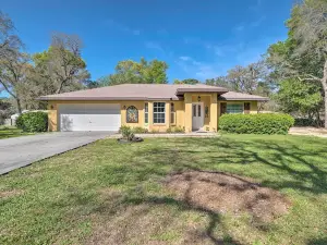 Sunny Homosassa Home w/ Private Heated Pool!