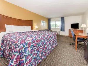 Days Inn by Wyndham Columbus IN