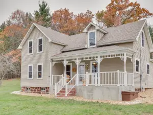 Lovely Hixton Home w/ Porch & Fire Pit!