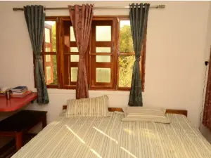 Gurudev Chaya Guest House Ganeshpuri