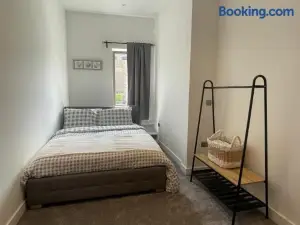 Luxury 2 Bedroom Flat Sutton