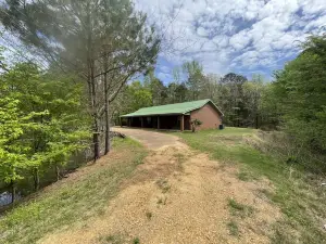 Private home 35 minutes from OleMiss Oxford-sleeps 1-16. Quiet getaway
