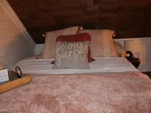 The Red Dog Chalet Couples Retreat w/ Hot Tub