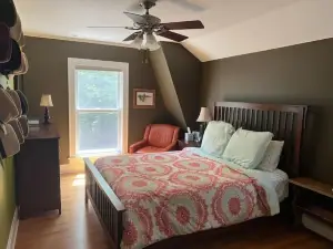 PROMO 10% WEEKLY AND 15% MONTHLY Near Northwestern, Beaches Parking Fenced Yard