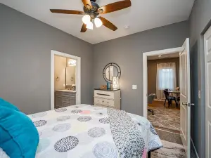 Cheerful Pet-Friendly Bungalow 1 Block from Downtown Laurens