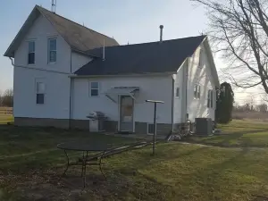 Country farm house near Port Clinton perfect for fishing and Lake Erie getaways.