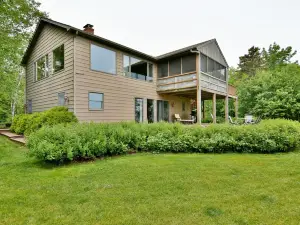 Lake Superior Direct Lakefront!  Winter Weekends and Summer 2026 Openings!