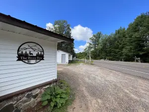 Cozy River Cottage on the Old Abe Chippewa River.