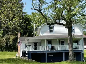 Comfy Lakefront Farmhouse - Bring Your Boat!  Fish, swim, kayak, relax & enjoy!