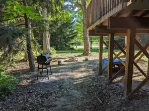 Quiet and Comfy 3Bed/2Bath - Chalet with Hot Tub.