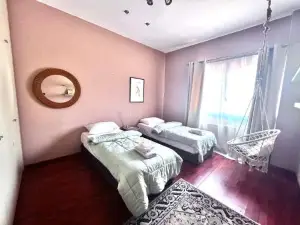 Sunny 3, Two-Bedroom Apartment with Parking