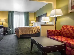 Quality Inn & Suites Bloomington I-55 and I-74
