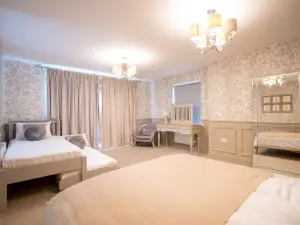 6 Bedroom New Build Detached House in Bicester