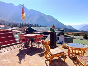 Lama Hotel - Himalayan Burger