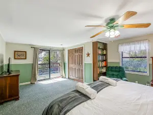 Herons Rest - Lakefront home with dock, pool table, & hot tub - dogs OK