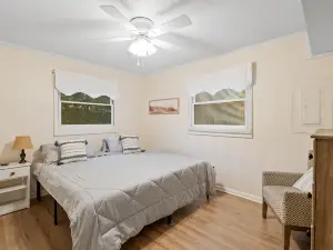 Private Saltwater Pool and Hot Tub - Gorgeous Coastal Haven