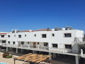 Paramount Gardens Resorts C201