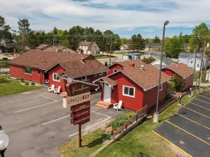 Vacation UniquEly home in town, with patio