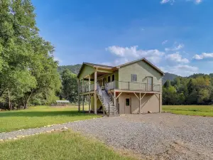 Peaceful Purlear Vacation Rental w/ Creek Access!
