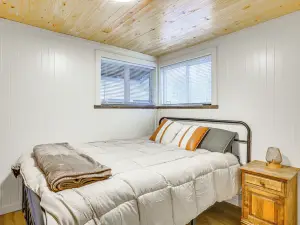 Updated Wellston Cabin, Walk to Lake Beach and Dock!
