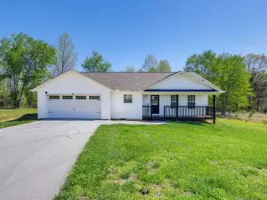 2 Mi to Douglas Lake, Boat Ramp White Pine Home!