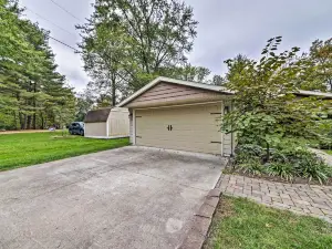Family Home w/ Deck on Lake Sara: Pets Are Welcome