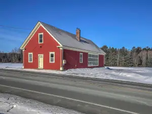 East Burke Home on Kingdom Trails Near Ski Resort