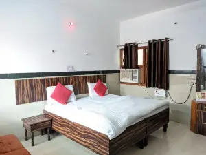Goverdhan Hotel - Close to Railway Station and Bus Stand