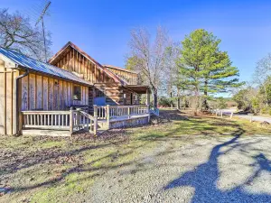 Wilburton Cabin w/ Fire Pit, Mountain Views!