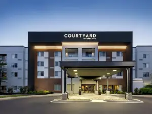 Courtyard Edison Woodbridge