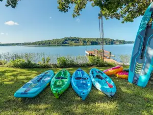 Lakefront Arkansas Escape w/ Grill, Dock & Kayaks!