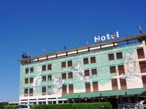 LH Hotel Arca Street Art