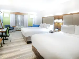 Holiday Inn Express & Suites Magnolia-Lake Columbia