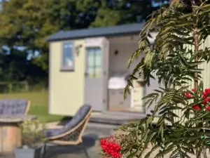 Tolverne Luxury Shepherd's Hut