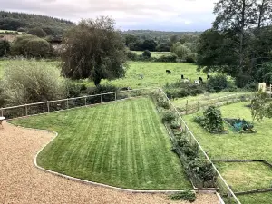 Luxurious & Unique Riverside Period - Amazing Views - Sleeps 8 - Dog Friendly