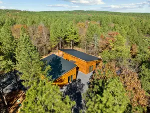 Hot Tub and Arcade - Stunning Desert-Style Cabin Retreat