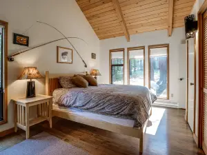 Dog-friendly cabin with deck, mountain views, pools, & hot tubs