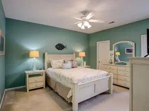 Dog-friendly condo with balcony, pool access, & W/D - near beach and golf