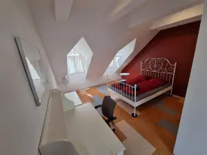 อาลีน่า