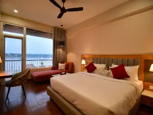 Hotel Aviral Ganga - A Unit Of Amritaam Wellness