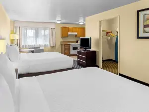 Quality Inn & Suites Vancouver - Hazel Dell