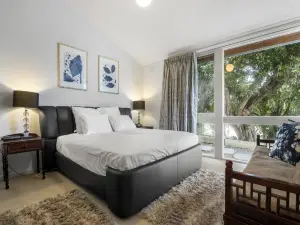 5-Bed Haven with Pool Minutes From Beaches