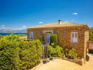 House with 2 Bedrooms in Pietrosella, with Wonderful Sea View, Enclosed Garden and Wifi