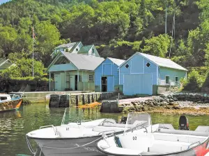 Amazing Home in Nordtveitgrend with 5 Bedrooms and Wifi