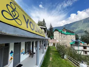 Young Monk Hostel & Cafe Old Manali