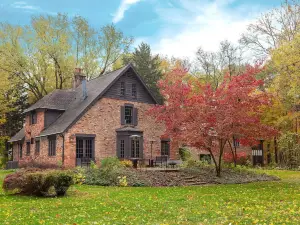 Creekwood Inn